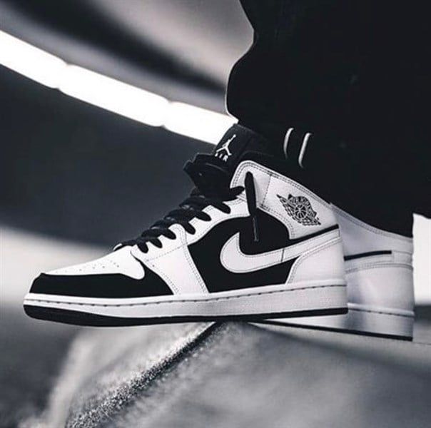 nike air jordan 1 retro mid tuxedo