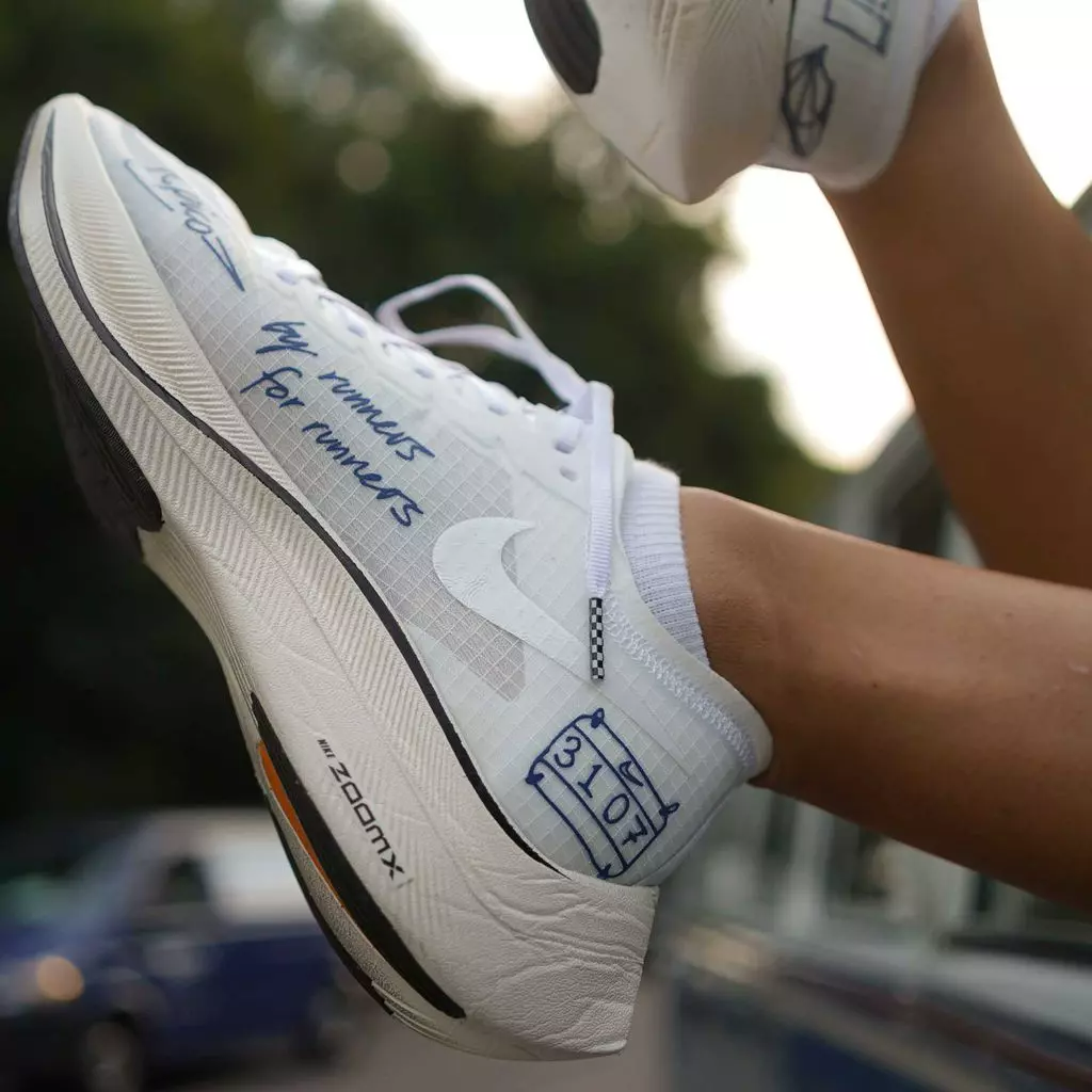 nike vaporfly blue ribbon