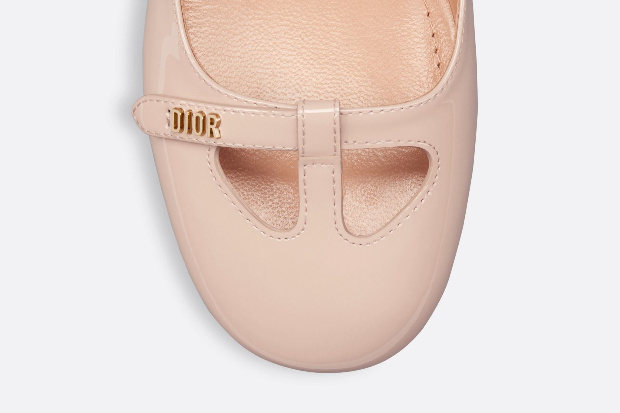 Dior Baby D Gold Tone Ballet Pumps worn by Emma Roberts Los Angeles November 19 2019 Spotern #42 Dior Baby D Gold Tone Ballet Pumps worn by Emma Roberts Los Angeles November 19 2019 Spotern