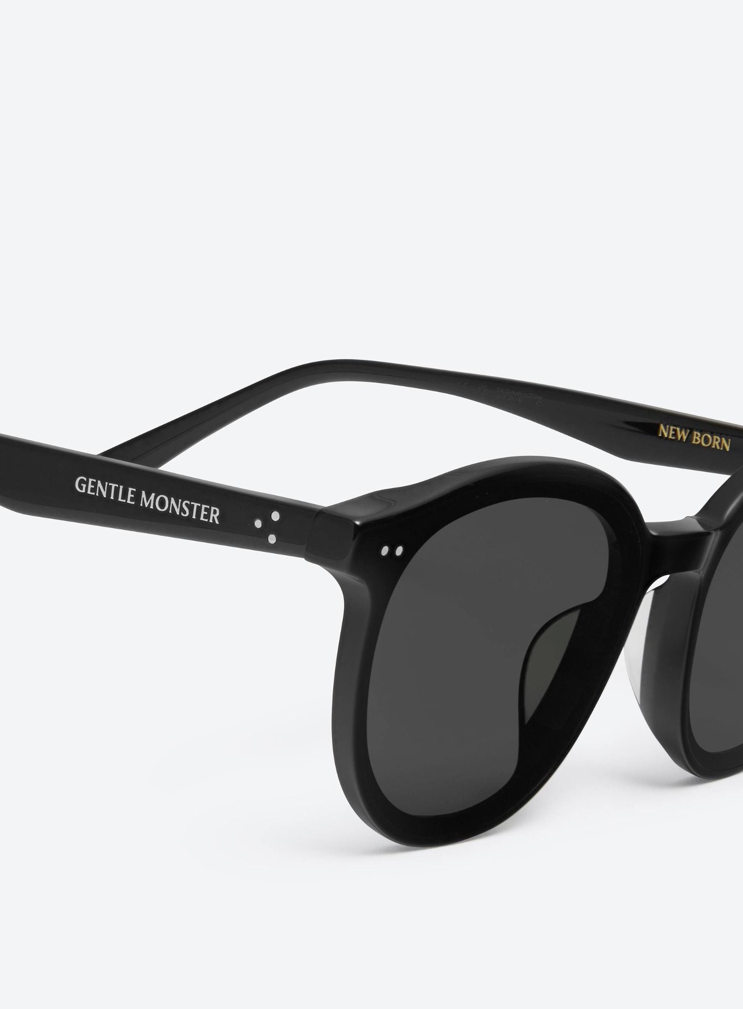  Kính Gentle Monster New Born 01 'Black' 