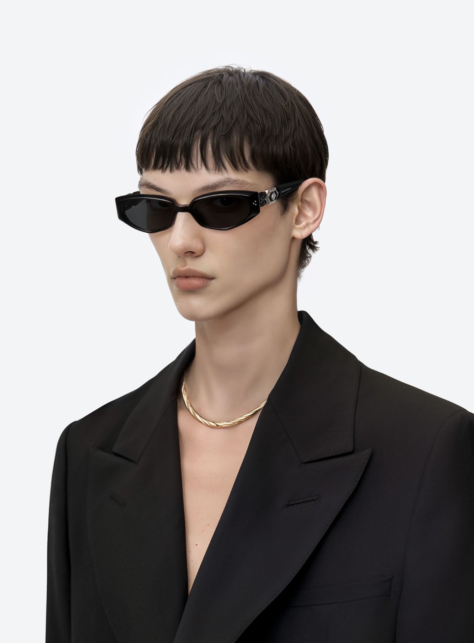  Kính Gentle Monster Ruvy Van 01 'Black' 