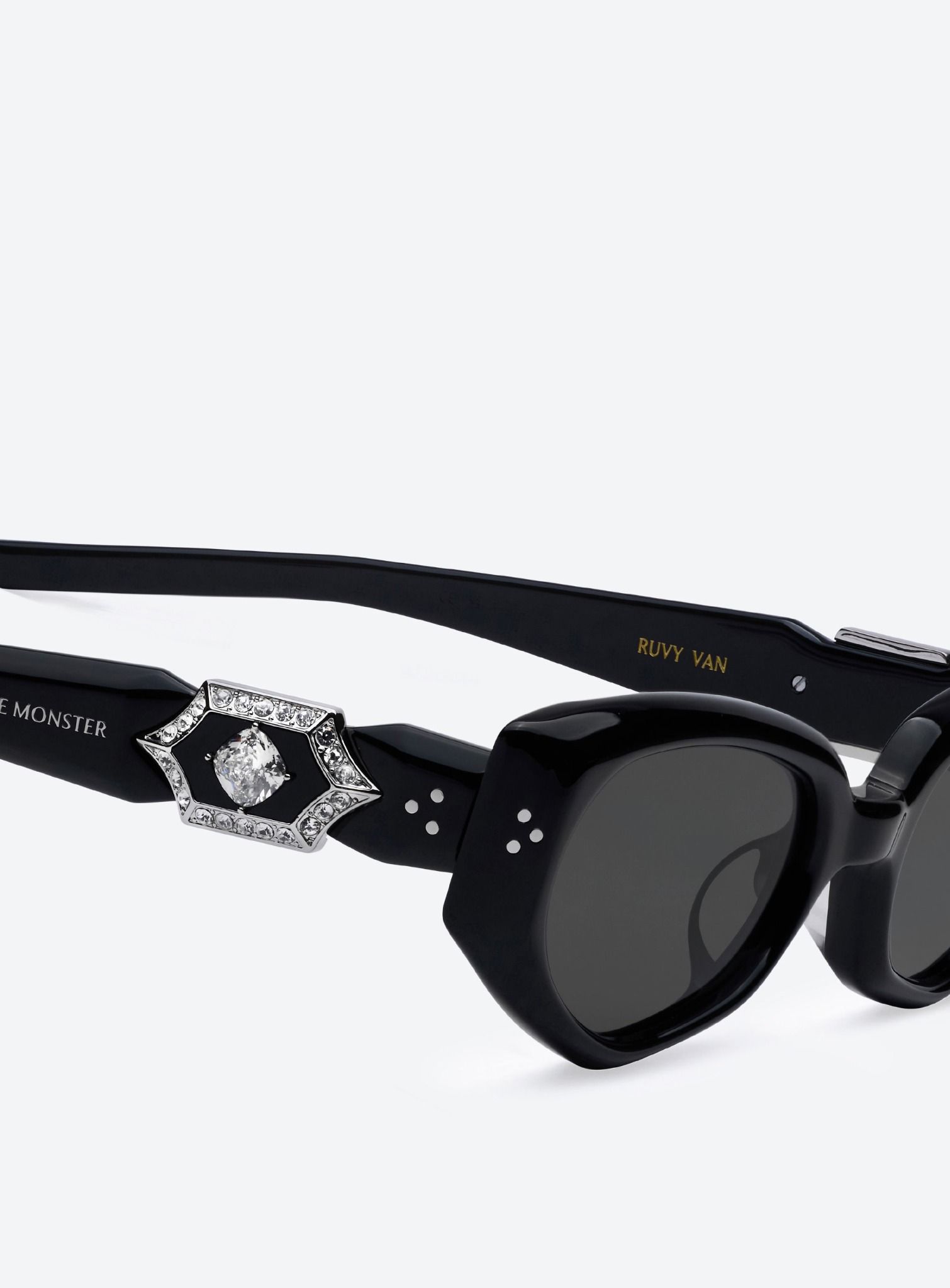  Kính Gentle Monster Ruvy Van 01 'Black' 