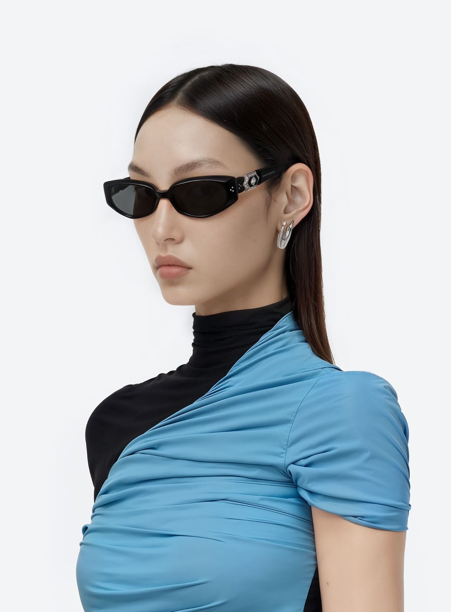  Kính Gentle Monster Ruvy Van 01 'Black' 