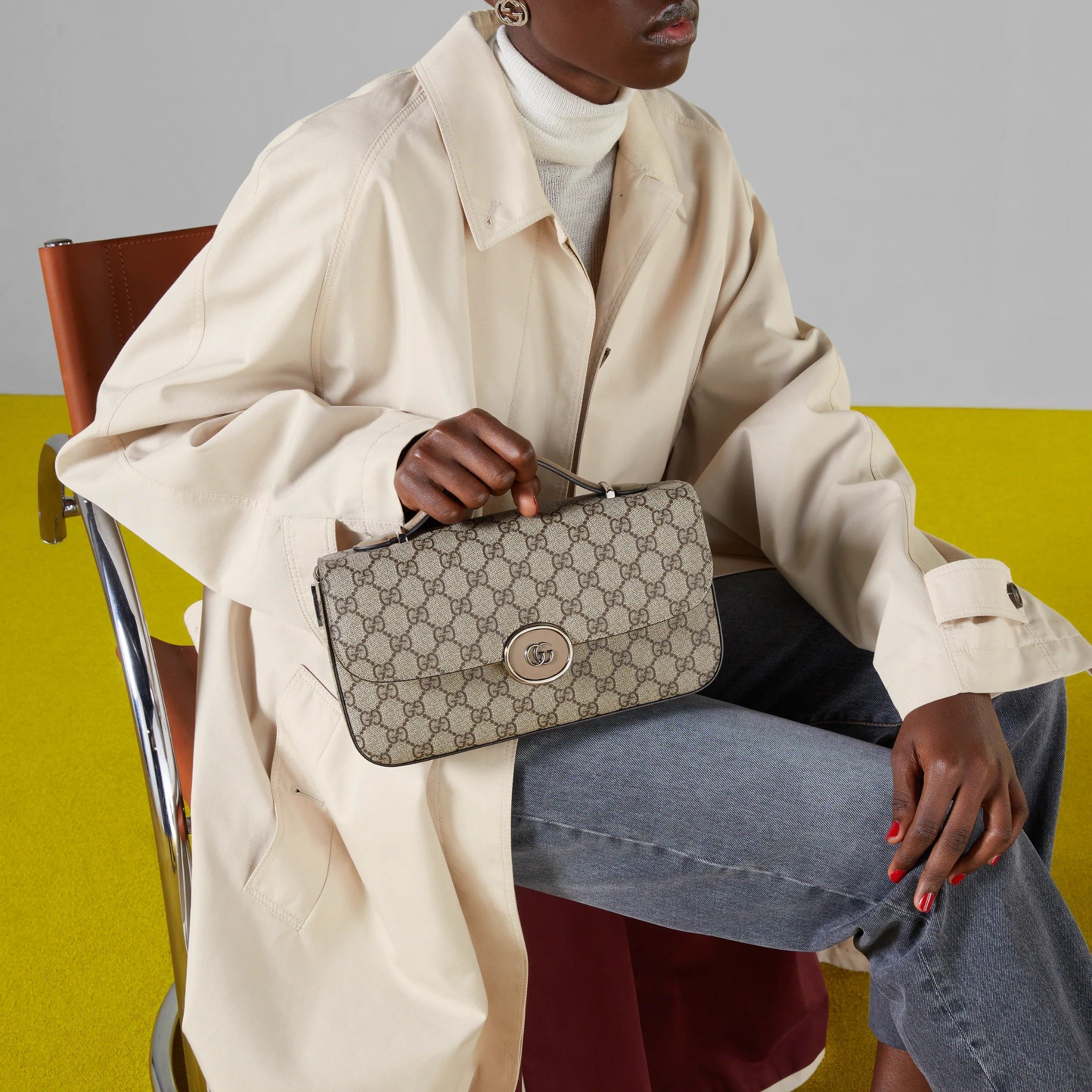 ショルダーバッグ・ポシェット GUCCI PETITE BAG 739721 FACJP 9769 Petite GG small shoulder bag in black leather | GUCCI® SG