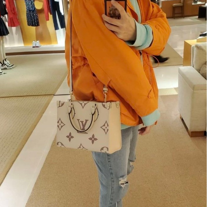 Túi Nữ Louis Vuitton Onthego PM Shoulder Crossbody Tote 'Cream