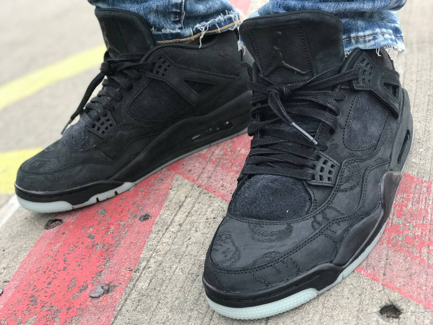  Giày Nike KAWS x Air Jordan 4 Retro 'Black' 