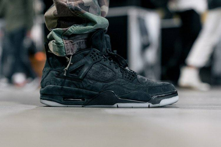  Giày Nike KAWS x Air Jordan 4 Retro 'Black' 