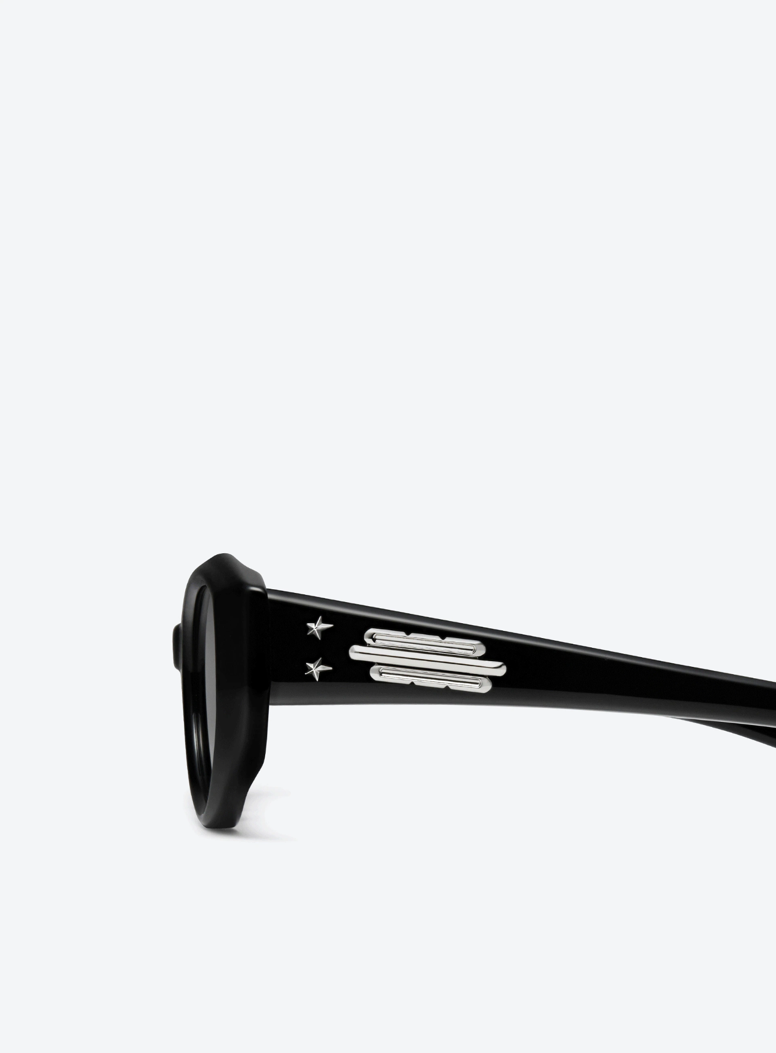 Kính Gentle Monster Jennie - Fish Tail 01 'Black Acetate Frame