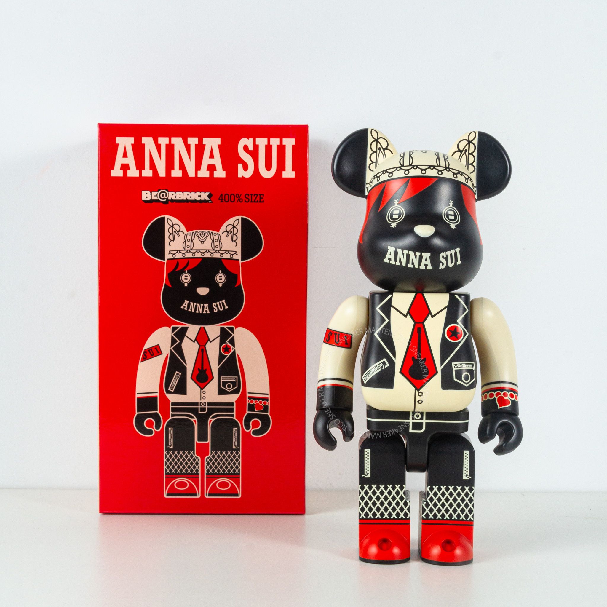 Mô Hình Bearbrick Anna Sui “Red & Beige” – LUXITY