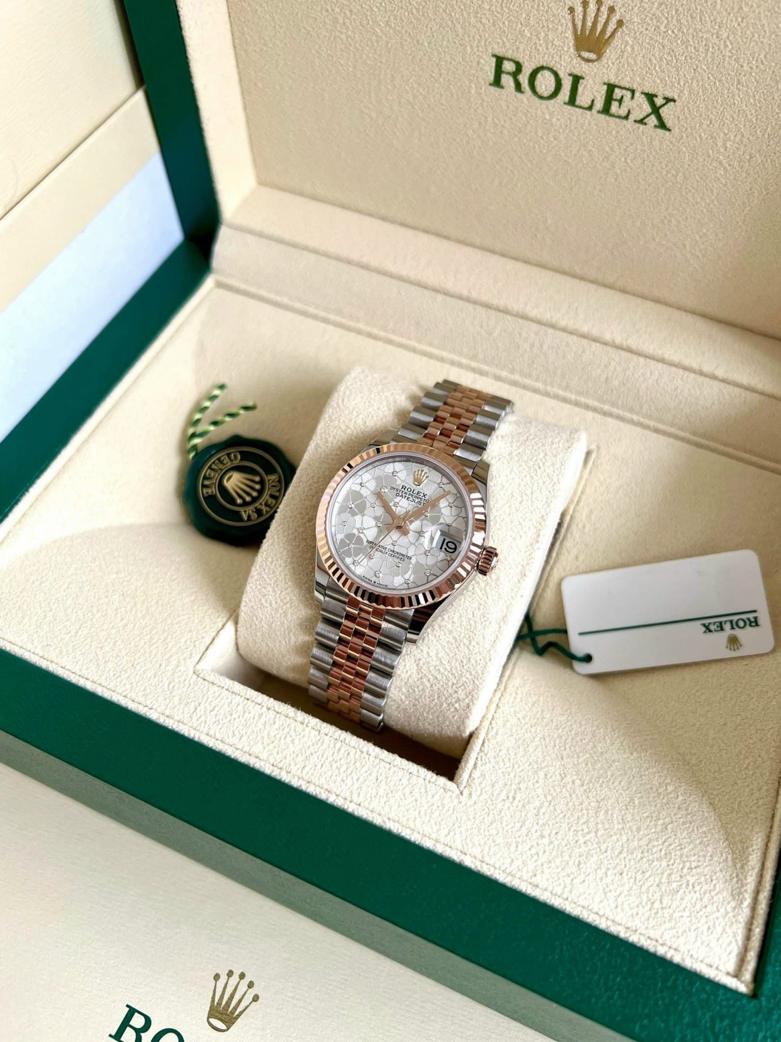  Đồng Hồ Nữ Rolex Datejust 'Silver Floral Jubilee' 