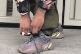  Giày Adidas Yeezy Boost 700 'Mauve' 