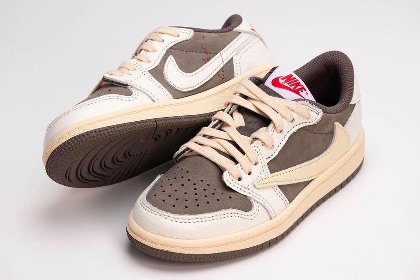  Giày Nike Air Jordan 1 Retro Low OG SP Travis Scott Reverse 'Mocha' 