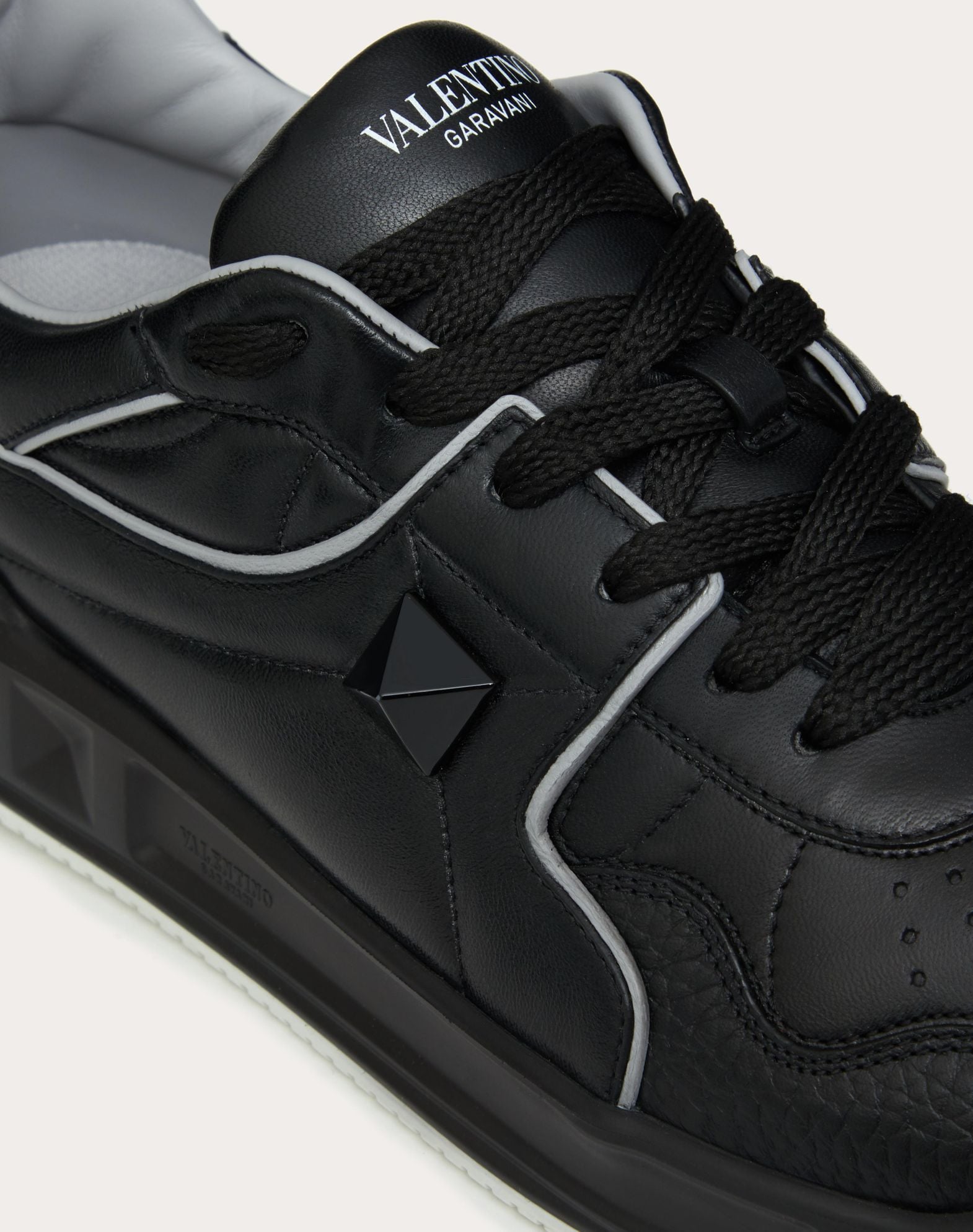  Giày Nam Valentino One Stud Low-top Sneaker 'Black' 