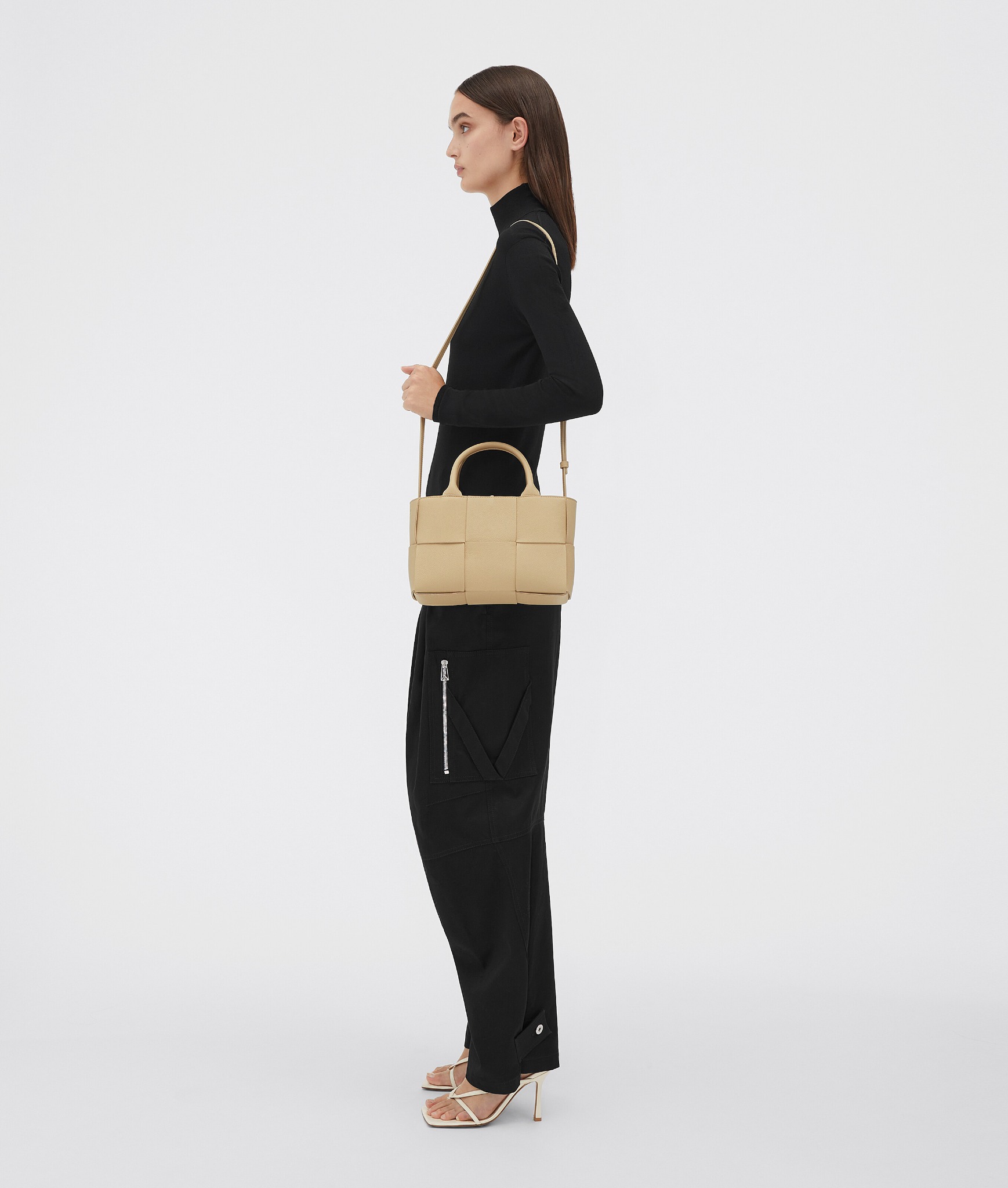 ☆BOTTEGA VENETA☆ Small ARCO ポーチ付き トート PORRIDGE♪ ☆BOTTEGA VENETA☆ Small ARCO ポーチ付き トート PORRIDGE