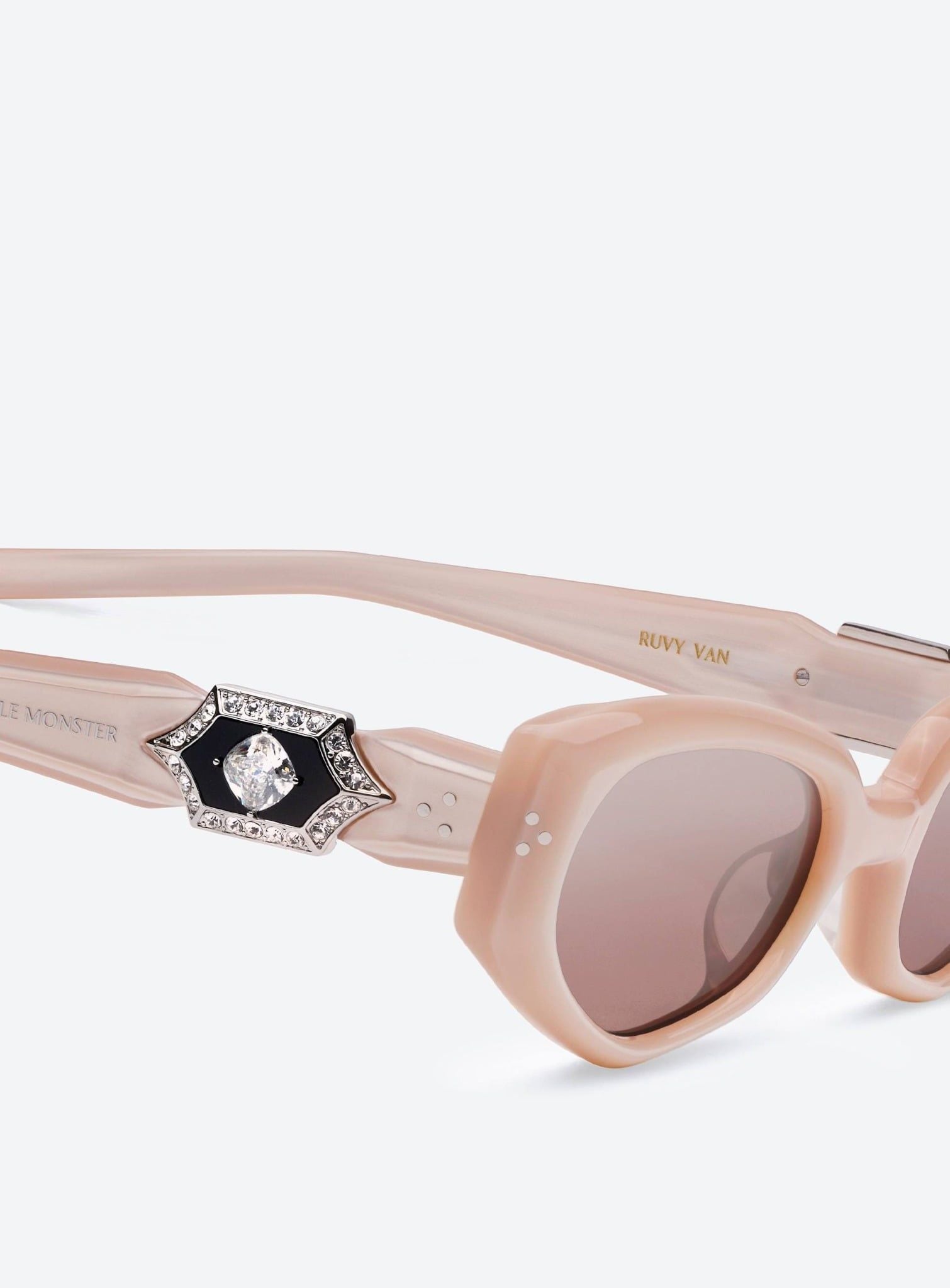  Kính Gentle Monster Ruvy Van PC15 'Pink' 