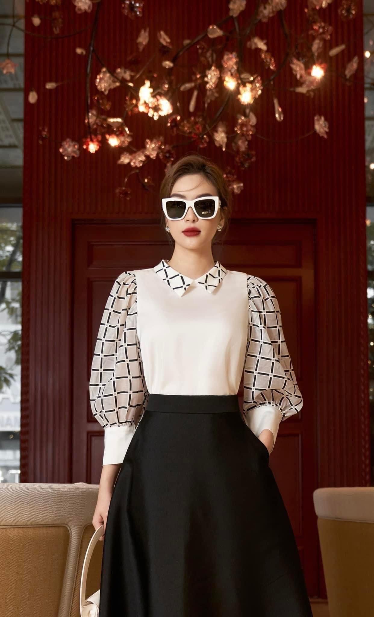  Kính Nữ Prada Sunglasses 'Black White' 
