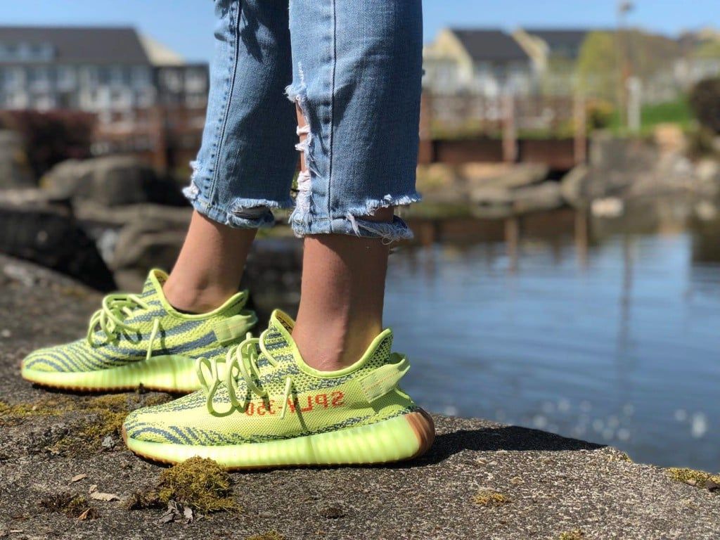 アディダス イージーブースト350 V2 セミ フローズン イエロー 箱あり