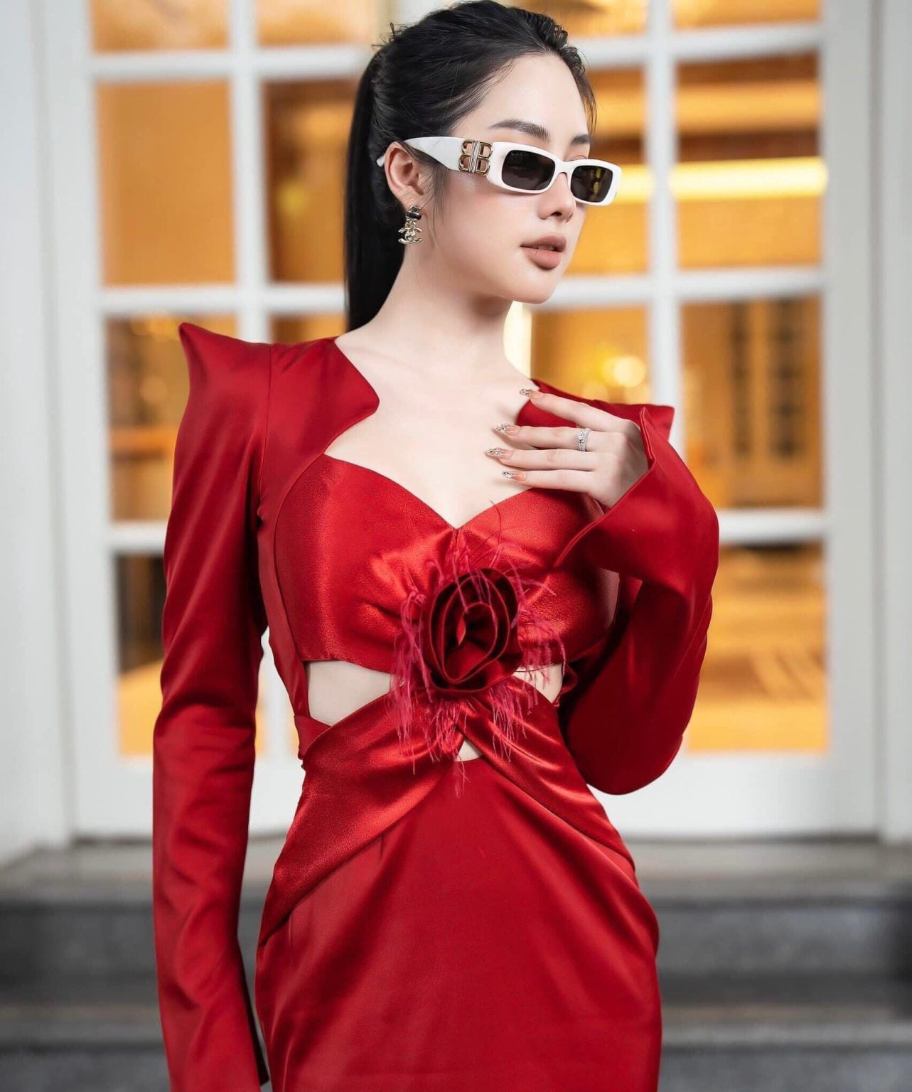  Kính Nữ Balenciaga Sunglasses 'White' 