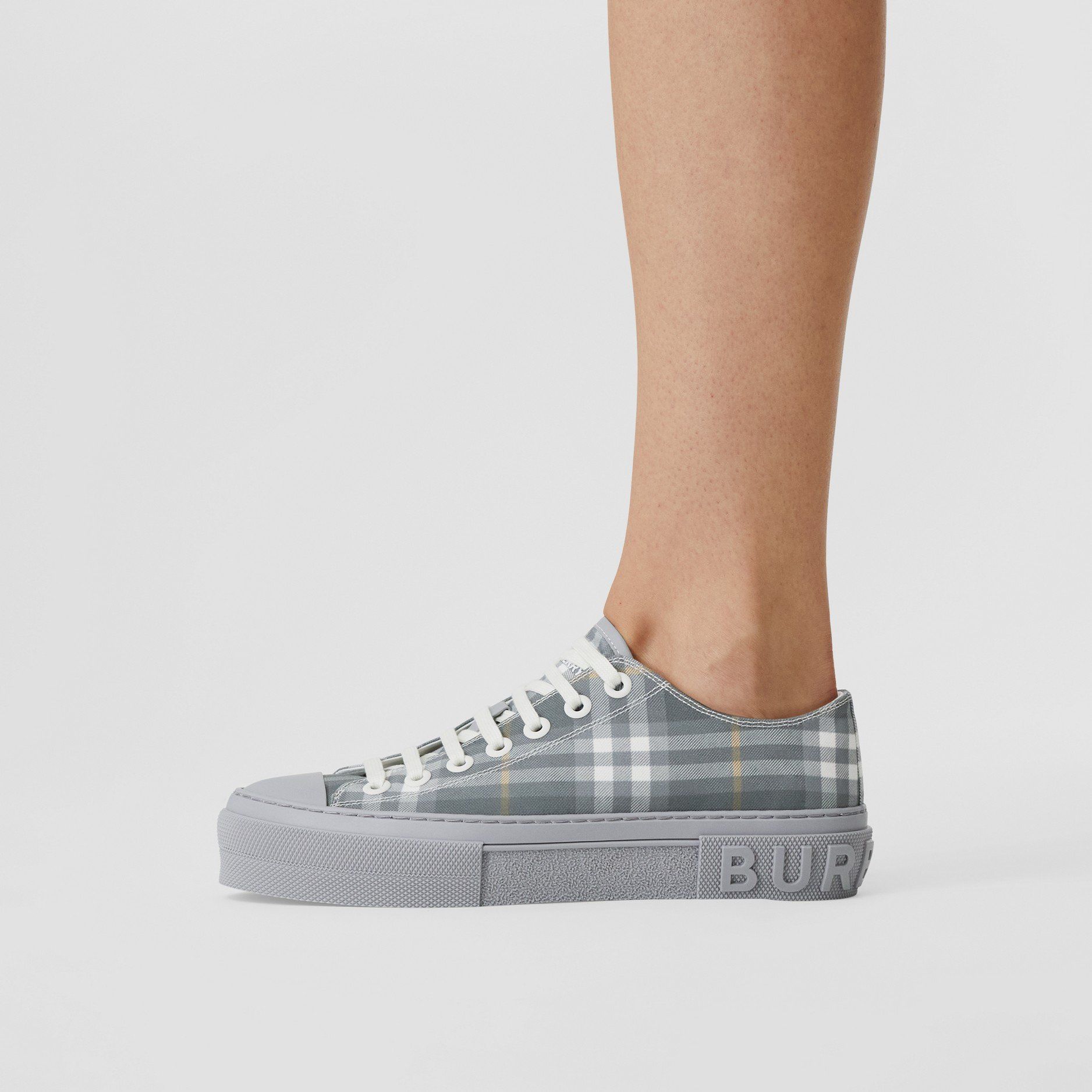Burberry on sale màu 70