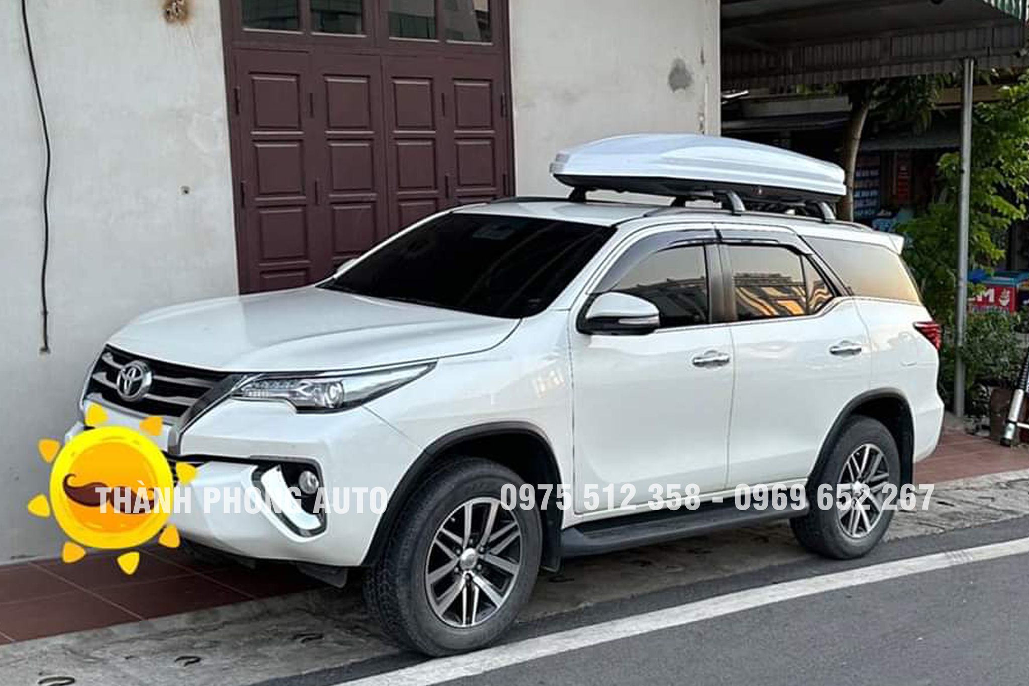  Cốp nóc phi thuyền Toyota Fortuner 