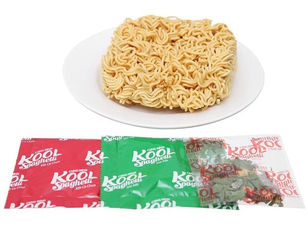 Mì trộn Cung Đình Kool Spaghetti tô 105g (có gói xốt bò bằm)