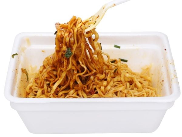 Mì xào tương đen Vifon 90g (gói sốt tương đen 25g)
