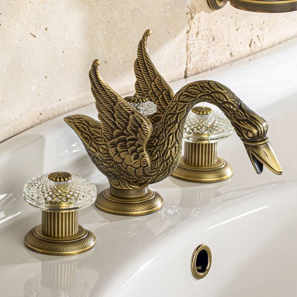  Vòi chậu rửa mặt cổ điển Cygne Ailé matt antique brass bằng đồng 