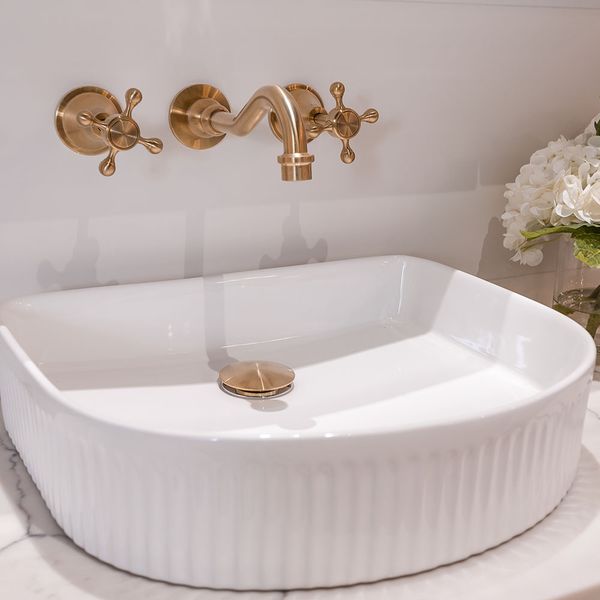  Vòi chậu lavabo gắn tường dài 220mm bằng đồng Ellian - E336102 