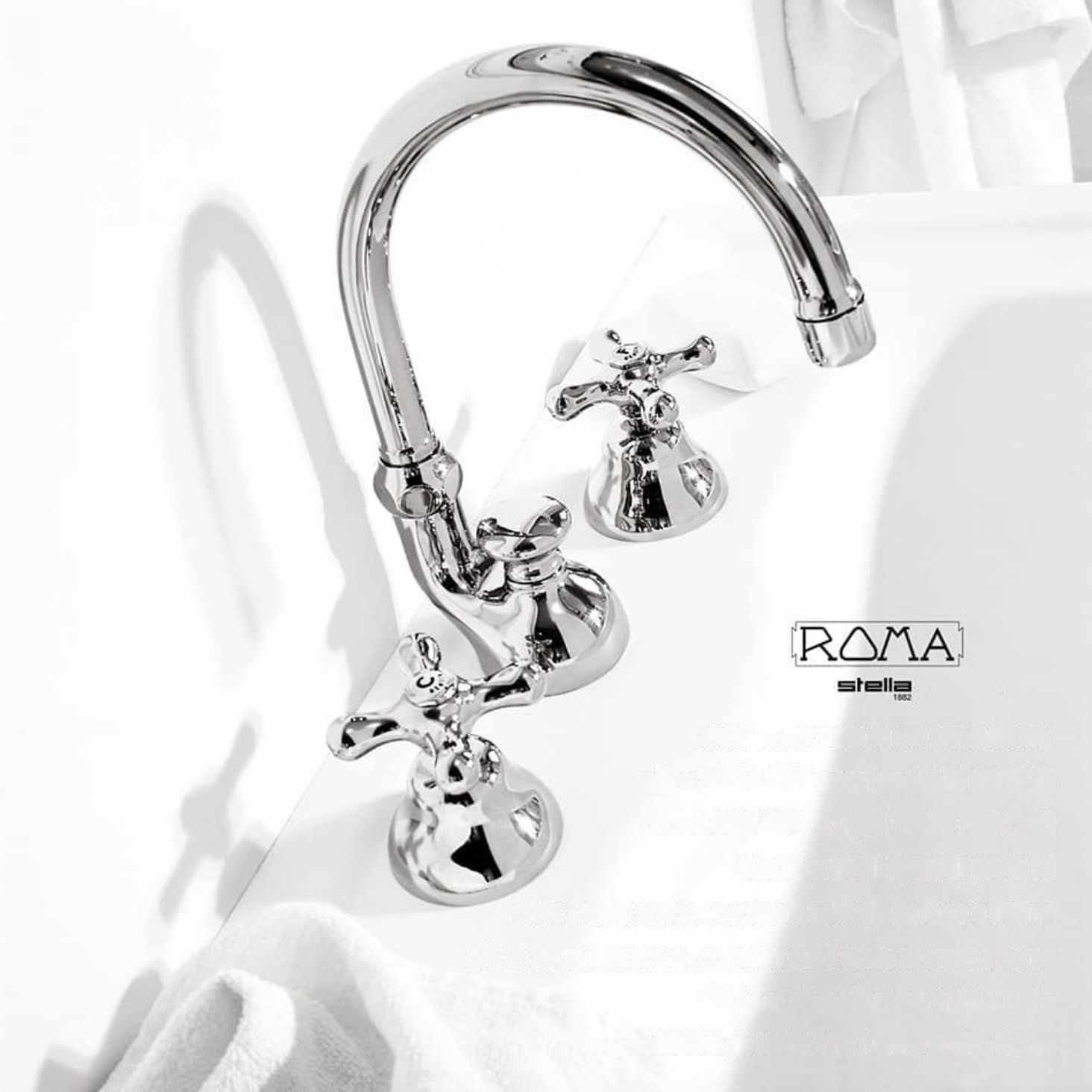  Vòi chậu lavabo 3 lỗ cổ điển cao 235mm bằng đồng Roma - 3225 