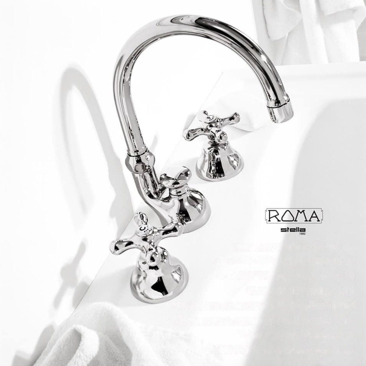  Vòi chậu lavabo 3 lỗ cổ điển cao 235mm bằng đồng Roma - 3225TC 