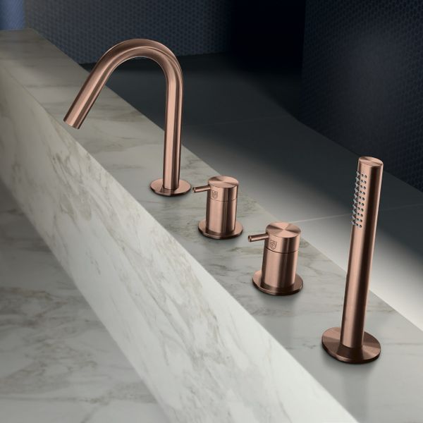  Vòi bồn tắm 4 lỗ có vòi sen cầm tay bằng stainless steel Toki - TKI16 