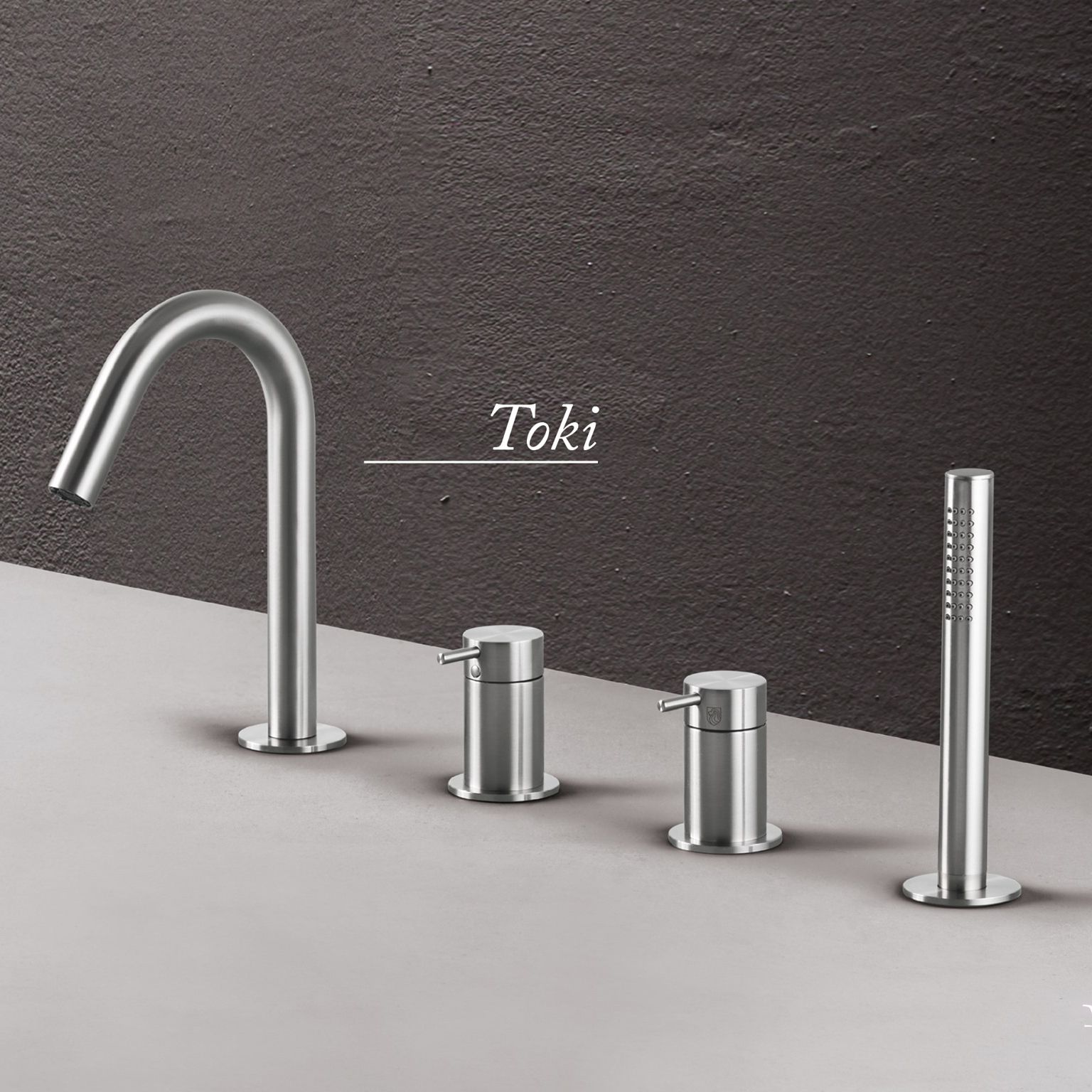  Vòi bồn tắm 4 lỗ có vòi sen cầm tay bằng stainless steel Toki - TKI16 
