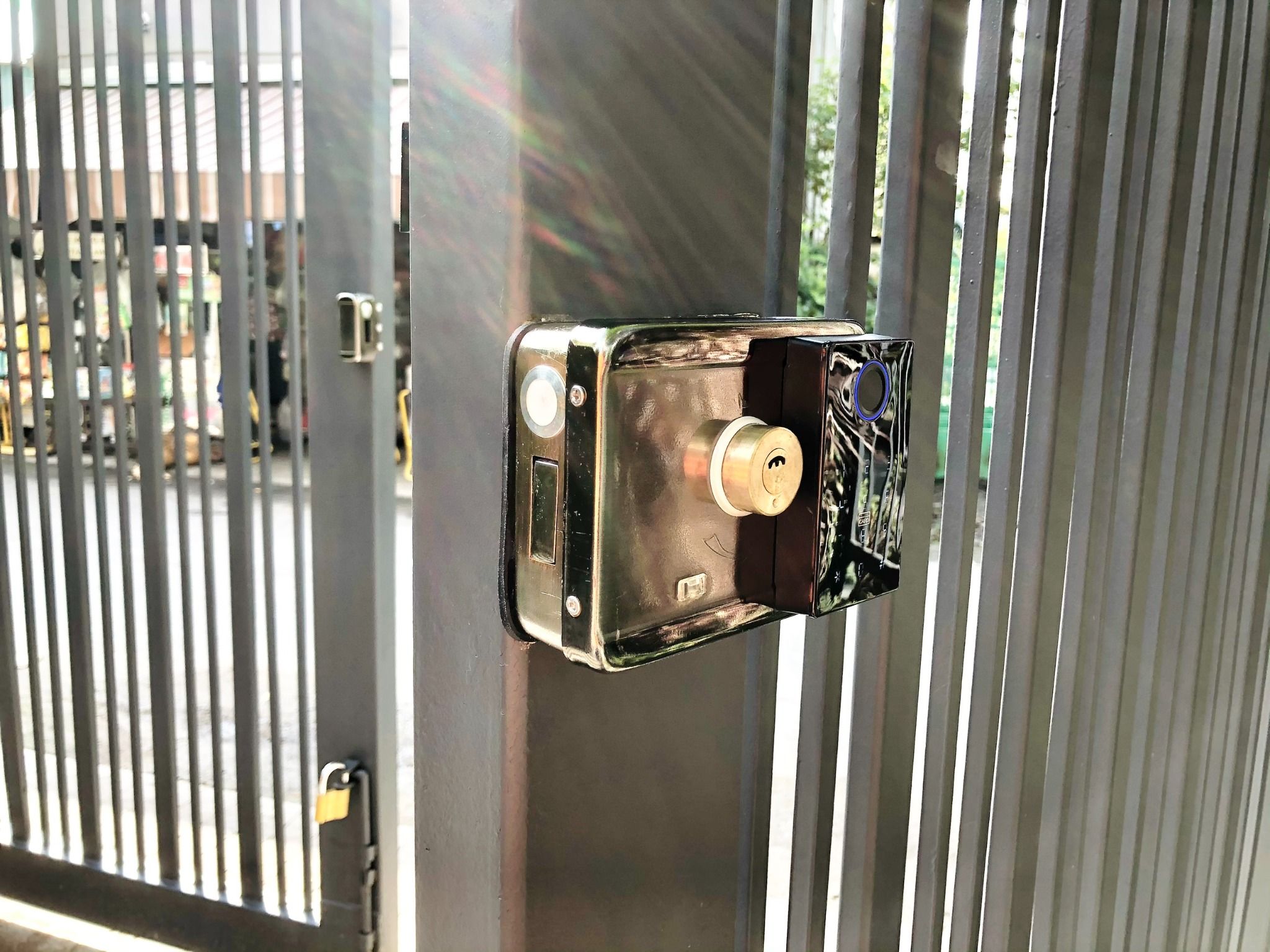  Khóa cửa cổng thông minh 2 chiều chống nước UV67052 