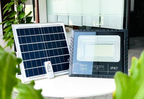  Đèn năng lượng mặt trời 300W 