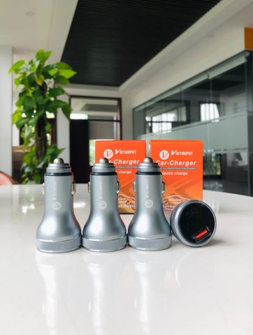  Củ sạc nhanh trên ô tô Type C & USB có hiển thị thông số 