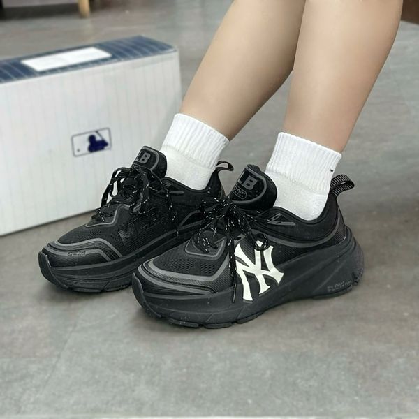 589 - Giày MLB Athflow V2 New York Yankees màu Đen - 3ARNATF4N-50BKS