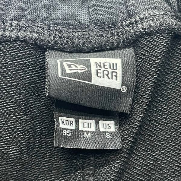 516 - Quần Short New Era New York Yankees Dập Nổi Đen - 14187414