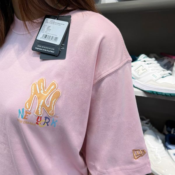 438 - Áo Thun New Era Graduation Yearning Hồng - 13280319