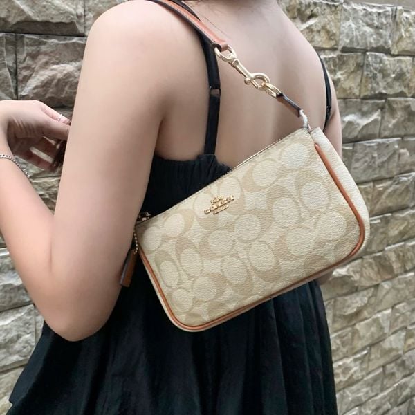 812 - Túi Coach kẹp nách Nolita 19 In Signature Canvas - C3308