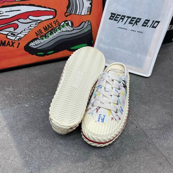 64 - Giày MLB Mule Playball Monogam NY Yankees Trắng/Đen (32SHSM111)