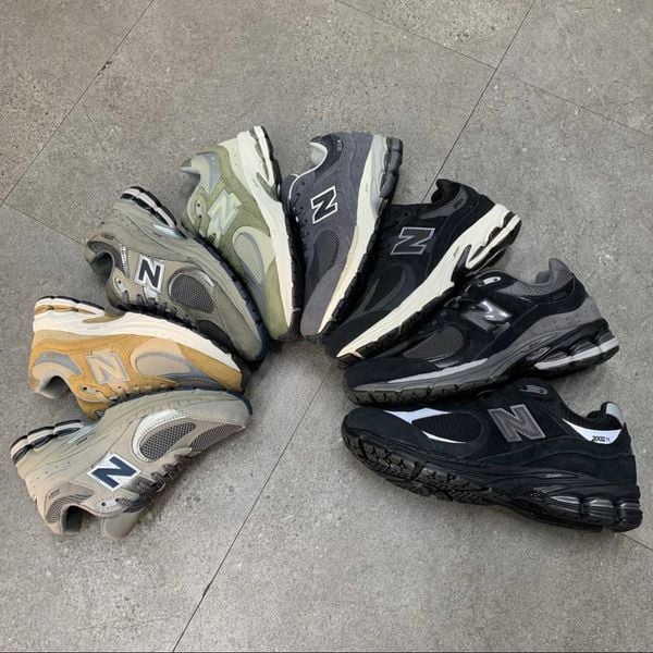 493 - Giày New Balance 2002R lẻ size, thanh lý giá tốt