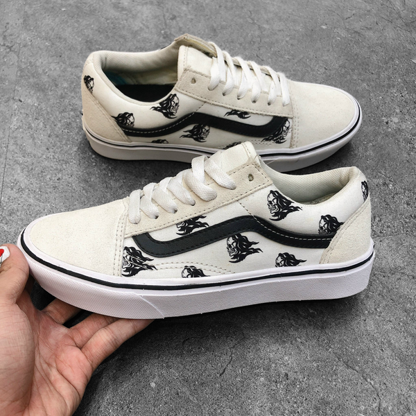 39 - Vans Old Skool Đầu lâu Comfycush Trắng Đen