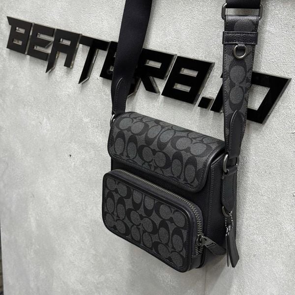 760 - Túi đeo chéo Coach Sullivan nắp gập, họa tiết logo Blocked Signature - C9870