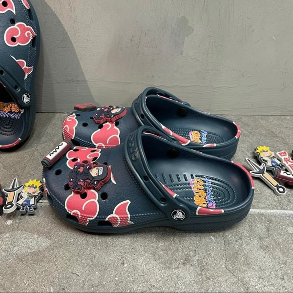 502 - Giày Clog Unisex Crocs Classic x Naruto Shippuden Pack 2024 - Itachi 209883