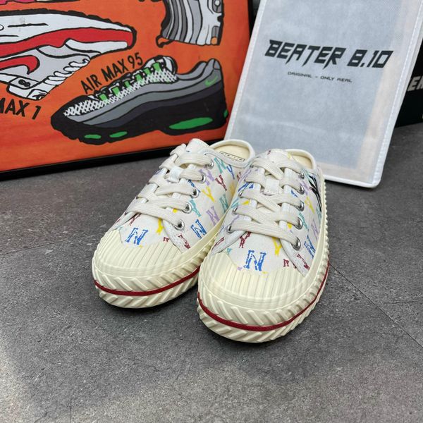 64 - Giày MLB Mule Playball Monogam NY Yankees Trắng/Đen (32SHSM111)