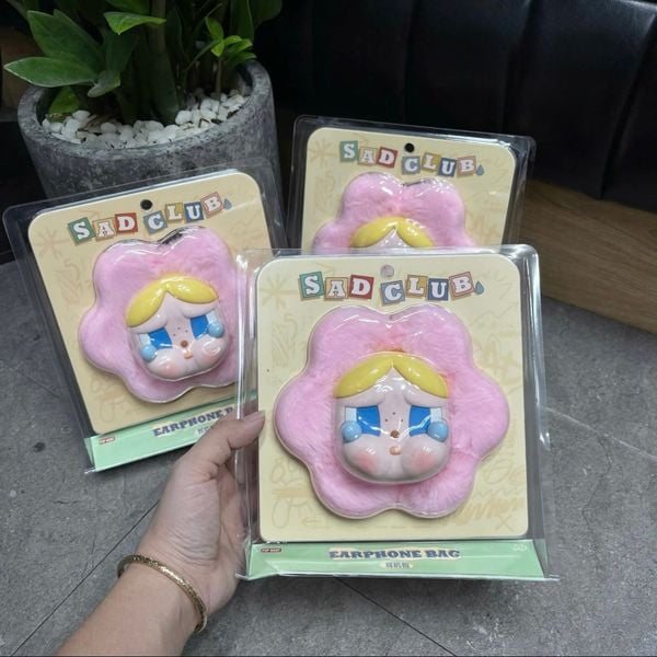 577 - Móc Khóa Túi Đựng Pop Mart Crybaby Sad Club Series-Silicone Plush Earphone Bag Màu Hồng Vàng