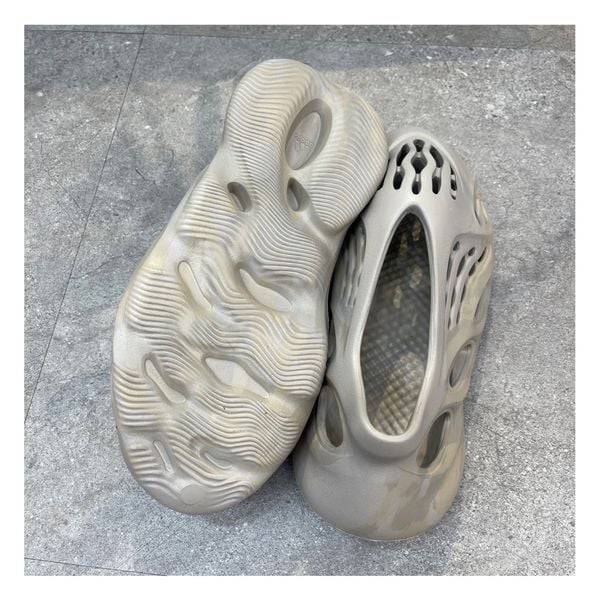 321 - Giày Adidas Yeezy Foam Rnnr ‘Stone Sage’ - GX4472
