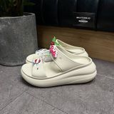 569 - Dép Sandal Clog Unisex Crocs Classic Crush màu kem - 207670-2Y2