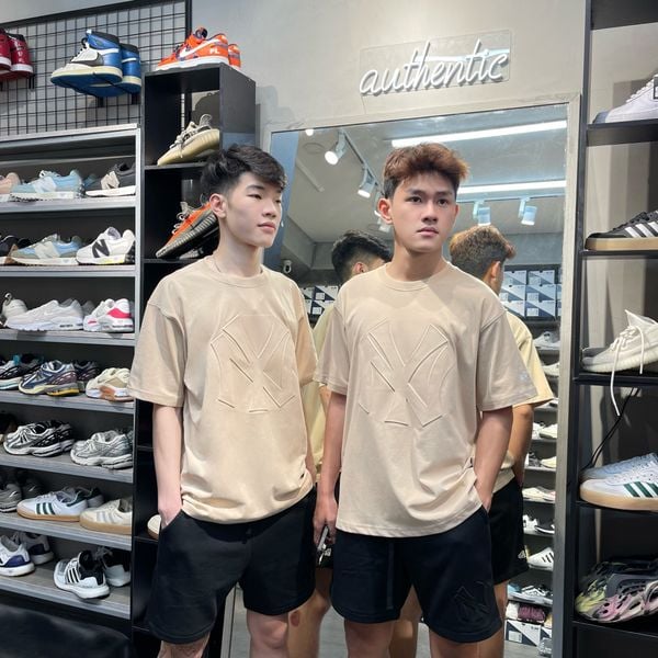 516 - Quần Short New Era New York Yankees Dập Nổi Đen - 14187414