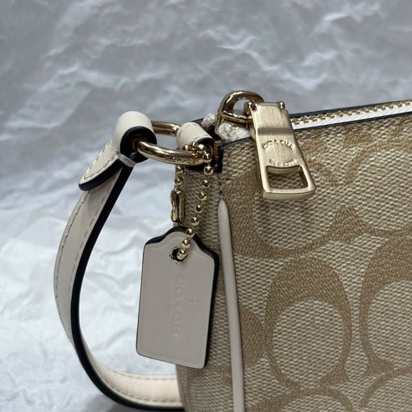 810 - Túi Coach kẹp nách Nolita 19 In Signature Canvas - CS442